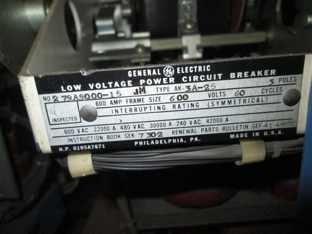 600 Amps, General Electric, AK-3A-25, manually operated, drawout - Image 2