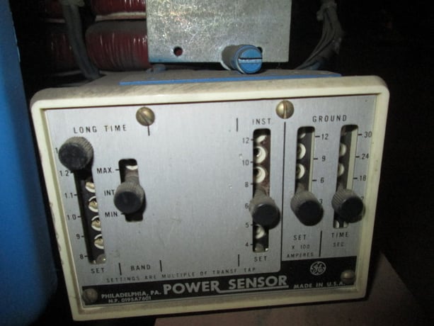 600 Amps, General Electric, AK-3A-25, manually operated, drawout - Image 4