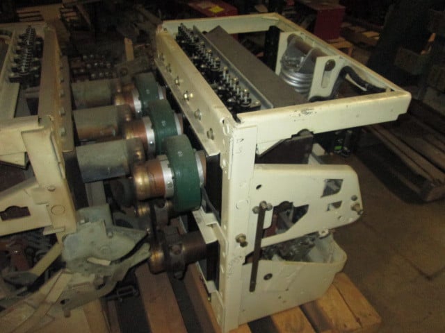 3000 Amps, General Electric, ak- 5a-75, electrically operated, drawout, no trip unit - Image 3