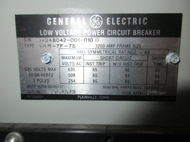 3200 Amps, General Electric, akr- 7f-75, electrically operated, drawout - Image 2