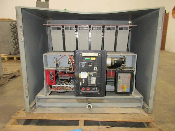 4000 Amps, Federal Pioneer, 100-H3, electrically operated, drawout, LSI, w/cell - Image 1