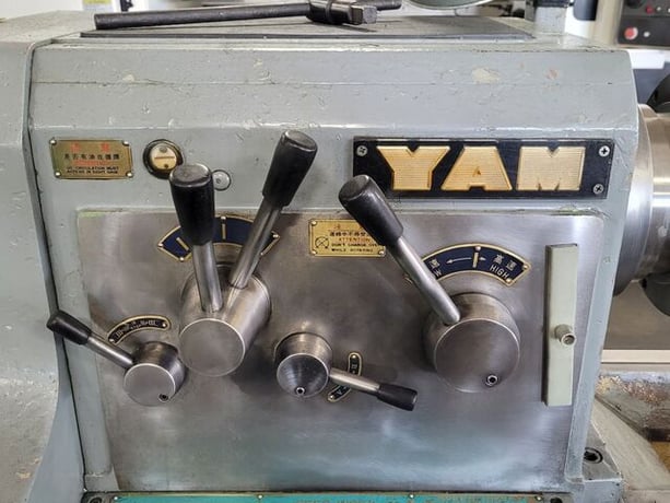 22" x 60" Yam #1500H, heavy duty geared engine lathe, 10" 4-jaw chuck, 2.3" bore, 10 HP, 1500 RPM, tailstock - Image 6