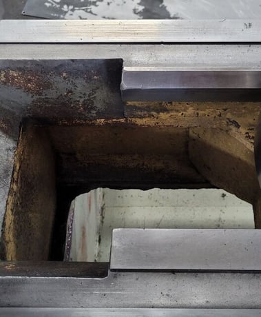 22" x 60" Yam #1500H, heavy duty geared engine lathe, 10" 4-jaw chuck, 2.3" bore, 10 HP, 1500 RPM, tailstock - Image 10