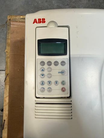 20 HP ABB, ACS800-U31-0020-5, Ultra Low Harmonic VFD AC Drive, 480 Volts, 29 A, 3-phase - Image 2