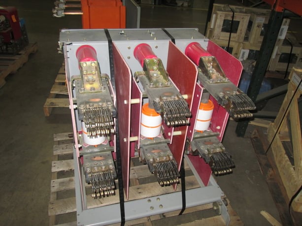 2000 Amps, Siemens, -5-gmi- 250-2000-58, 4.76KV, 100-140 VDC - Image 3