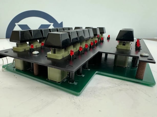Giddings & Lewis (Fives) Upper Panel Operator Board 502-03432-01 / 501-04318-01 - Image 3