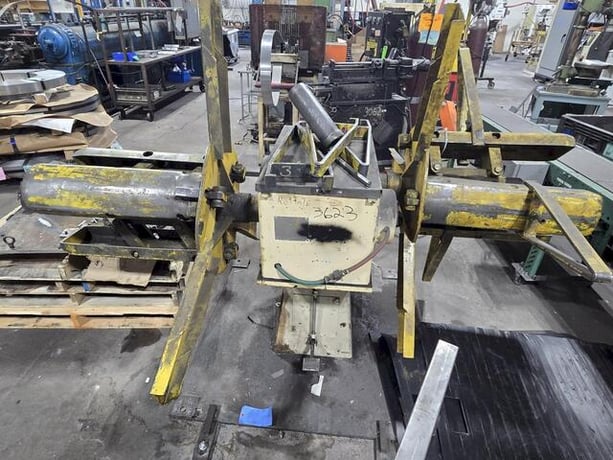 4000 lb. American #70, double end pull off coil reel uncoiler, non-motorized, 28" width, 60" outside - Image 3