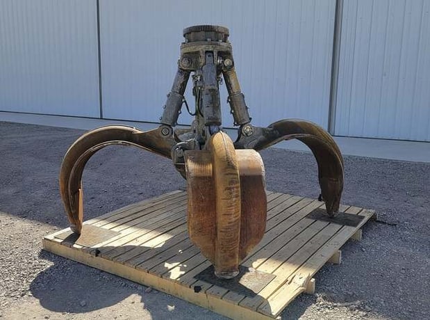 Broderson, disassembled crane clamp - Image 1