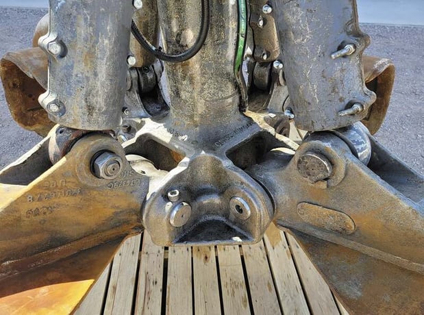 Broderson, disassembled crane clamp - Image 3