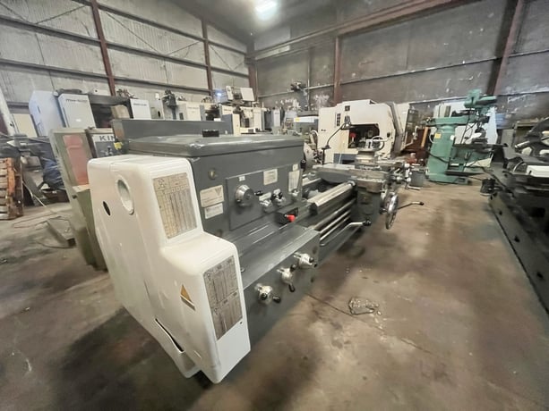 27.5" x 118" Ryazan #1M63N, engine lathe, 3-jaw 12" chuck, rapid traverse, power compound, 1991 - Image 2