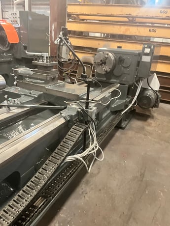 27.5" x 118" Ryazan #1M63N, engine lathe, 3-jaw 12" chuck, rapid traverse, power compound, 1991 - Image 4