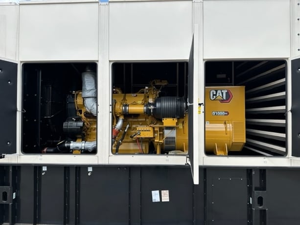 1000 KW Caterpillar #D1000GC, diesel generator set, 277/480 Volts, 3-phase, 1474 HP @ 1800 RPM, C32B engine - Image 4