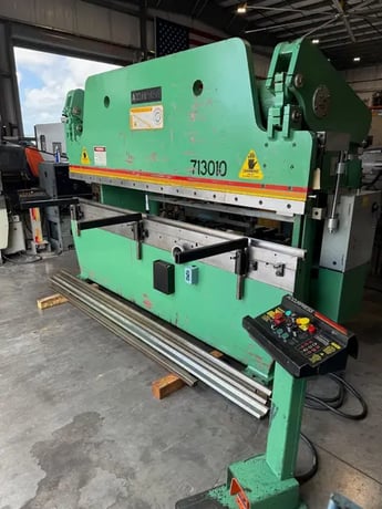130 Ton, Accurpress #713010, hydraulic press brake, 10' overall, 100" between housing, 8" stroke, 10" throat - Image 4