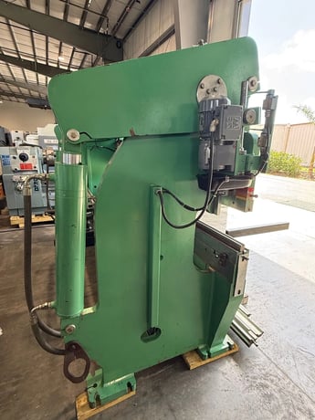 130 Ton, Accurpress #713010, hydraulic press brake, 10' overall, 100" between housing, 8" stroke, 10" throat - Image 7