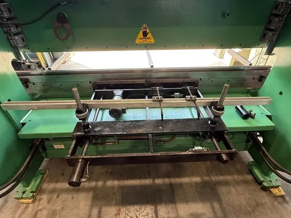 130 Ton, Accurpress #713010, hydraulic press brake, 10' overall, 100" between housing, 8" stroke, 10" throat - Image 9