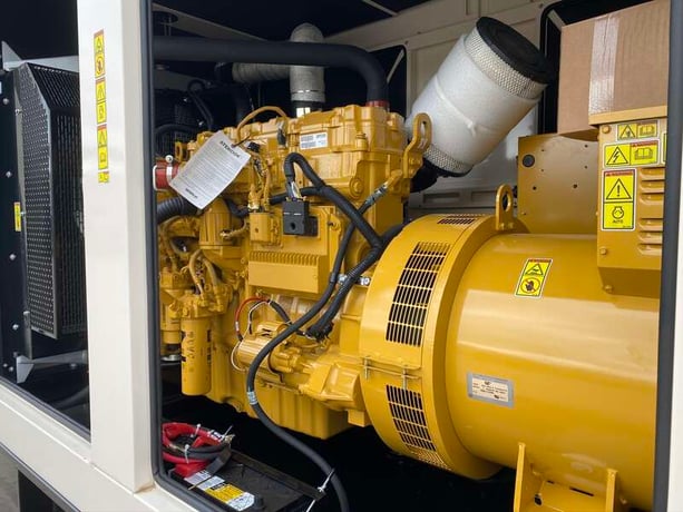 300 KW Caterpillar, 277/480 Volts, 436 HP @ 1800 RPM, C9 engine, EPA Tier 3, sound attenuated enclosure, 621 - Image 6