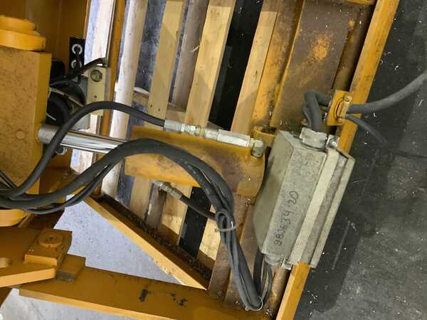 Bishamon, 2000 lb. 47-1/2" x 42" hydraulic tilting table, dual foot pedals, 1 HP, 110 V. - Image 7