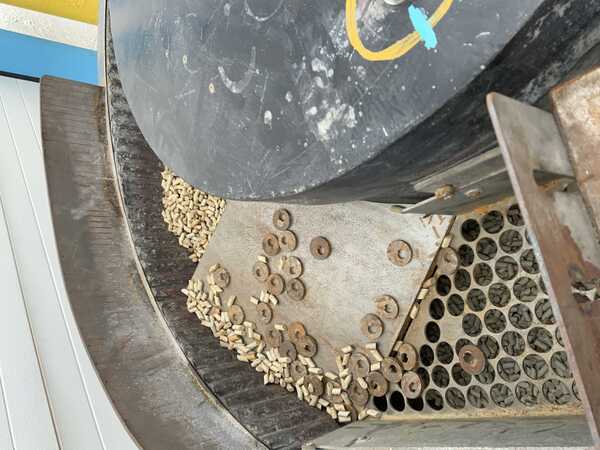 Roto-Finish #12, 12 cu.ft. vibratory bowl, 54" bowl diameter, polyurethane lined, drain, controls, 7.5 HP - Image 6