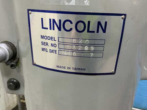 3' -8.25" Lincoln #820A, radial arm drill, 25" x 38" base, power arm elevation, manual head clamping, 2 HP - Image 9