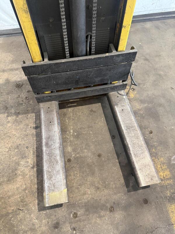 1500 lb. Big Joe #2018-R7, electric walk-behind lift, 18" load center, 69" lift height, 48" fork length, 1999 - Image 9