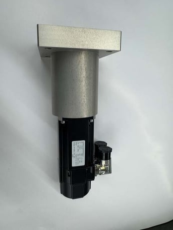 B & R Automation Servo Motor 8JSA32.E9030D200-0 - Variable 3000 RPM - Image 1