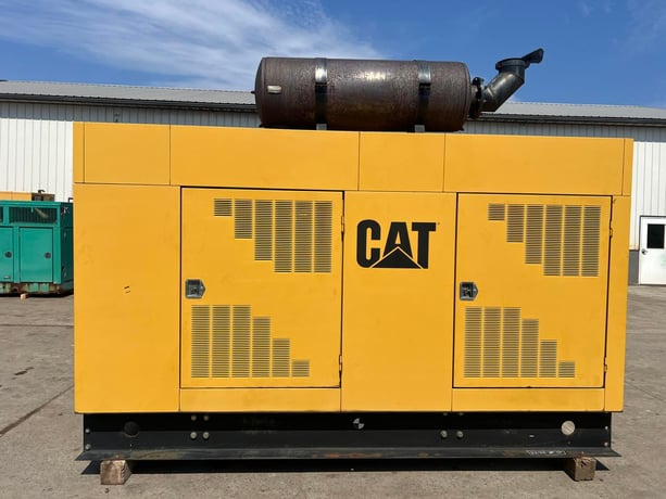 400 KW Caterpillar #SR4B, Diesel Generator Set, 587 HP @ 1800 RPM CAT engine, circuit breaker, 120/208 Volts - Image 1