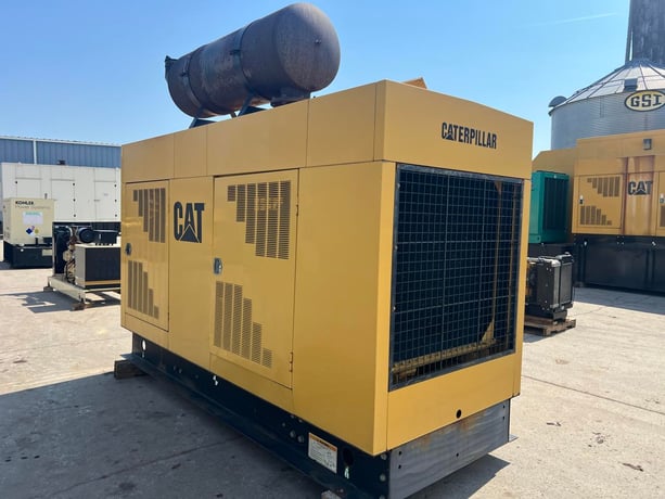 400 KW Caterpillar #SR4B, Diesel Generator Set, 587 HP @ 1800 RPM CAT engine, circuit breaker, 120/208 Volts - Image 3