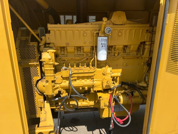 400 KW Caterpillar #SR4B, Diesel Generator Set, 587 HP @ 1800 RPM CAT engine, circuit breaker, 120/208 Volts - Image 8