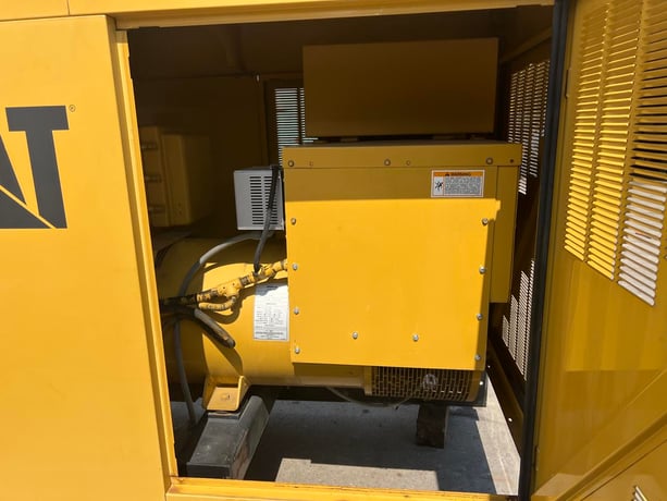 400 KW Caterpillar #SR4B, Diesel Generator Set, 587 HP @ 1800 RPM CAT engine, circuit breaker, 120/208 Volts - Image 9