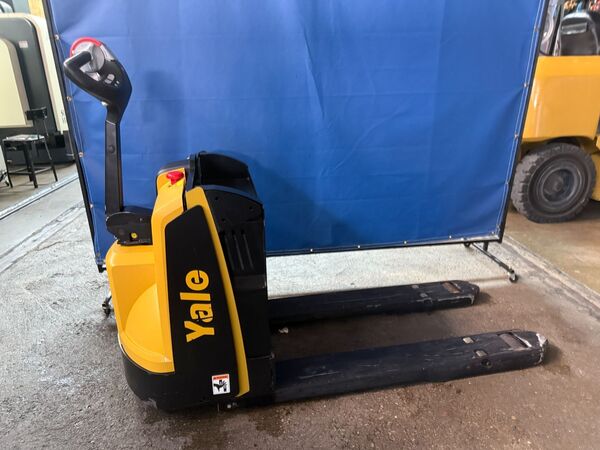 4500 lb. Yale #MPB045VG, electric walkie pallet jack, 48" forks, 2014 - Image 7