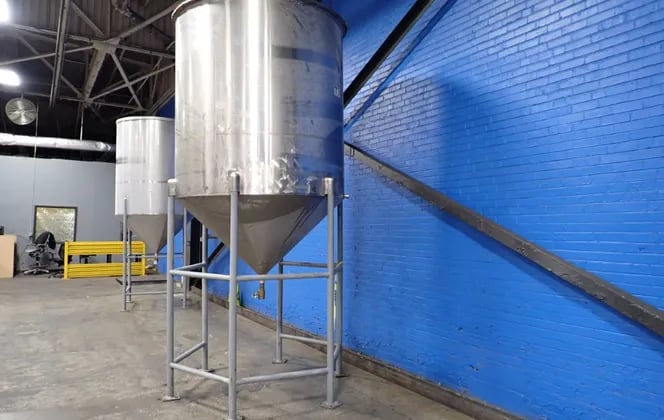 1667 gallon Stainless Steel Tank, w/Lid & (6) Support Legs - Image 5