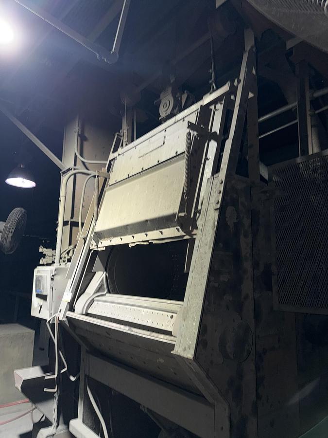 7 cu.ft. Wheelabrator #7-Super, Tumble Blast Machine, 30 HP blast wheel - Image 1