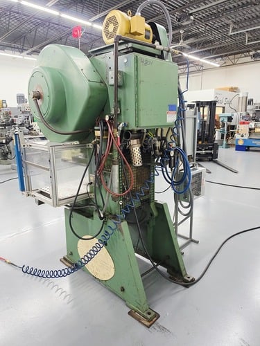 32 Ton, Federal #32, OBI Back Geared Punch Press, 15" x 24" bed, 3" stroke, 9.5" shut height, 2" slide - Image 5