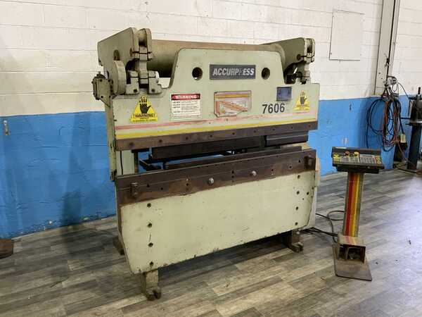 60 Ton, Accurpress #7606, hydraulic press brake, 6' overall, 52" between housing, 8" stroke, 8" throat, 10 HP - Image 3