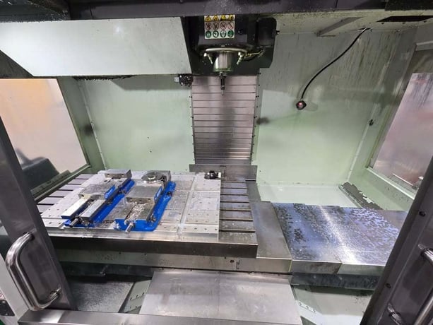 Haas #VF-3YT, Vertical Machining Center, 3-Axis, 40" X, 26" Y, 25" Z, 25" x 54" Table, 30 HP, 8100 RPM, CAT - Image 2