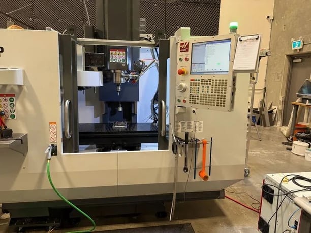Haas #TM-1P, Vertical Machining Center, 3-Axis, 30" X, 12" Y, 16" Z, 10.5" x 47.75" Table, 7.5 HP, 6000 RPM - Image 2