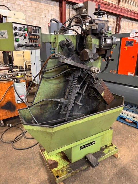 UT.MA SRL #AL.803, Automatic Circular Saw Blade Grinder/Sharpener, 4.7"-31" blade diameter capacity, 1-1/4" - Image 4