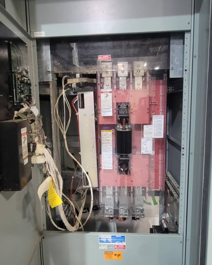 1200 Amp. Cummins OTPCE-A040V088, Automatic Transfer Switch, 3 pole, NEMA 3R enclosure, 600 Volt, 3PH, 2011 - Image 3