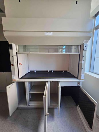 Fisher Hamilton " Concept", Chemical Fume Hood, Polymer Lining, 6' width, A+ Condition - Image 2
