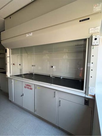 Fisher Hamilton " Concept", Fume Hood, Polymer Lining, Epoxy Work Bench, 8' width, A Condition - Image 4