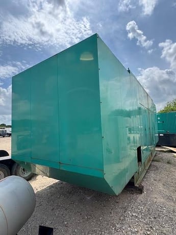 750 KW Cummins #750GFLB, Natural gas gen, 1220 HP, GTA50-G2 engine, sound attenuated enclosure, 523 hours - Image 4