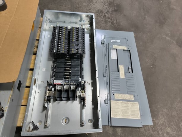 250 Amp. Square D, NF442L2C-NF, Panelboard, 600Y/347 Volts, 3 PH, 4 Wire, 42 Space - Image 3