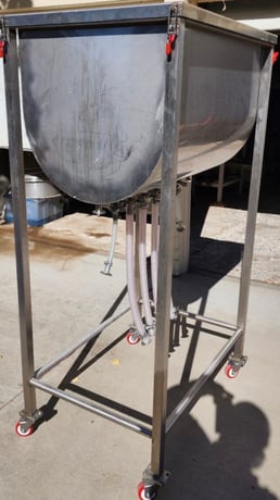6 port liquid hopper for filler machine - Image 2