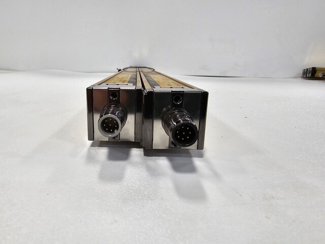 OMRON F3SNA0757P25L01 / F3SNA0757P25D01 Light Curtain Set USED - Image 5