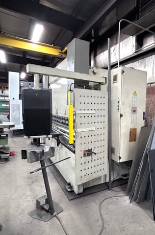 176 Ton, Durma #CNC-HAP-30160, press brake, 10' overall, 100" between housing, 7.87" stroke, Delem Control - Image 1