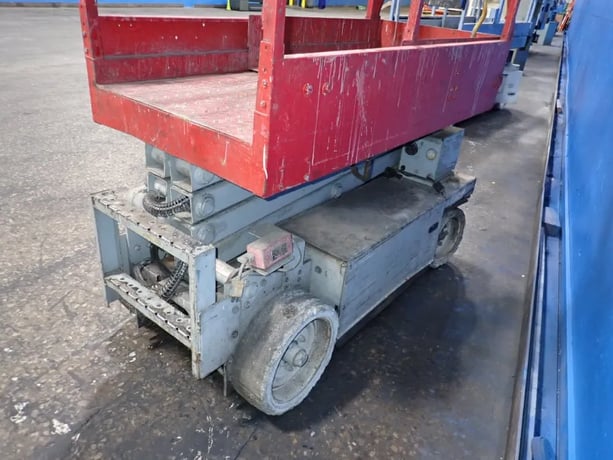 Scissor Lift, 26" x 66" Platform - Image 6