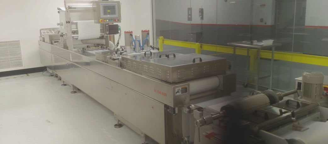 Colimatic #Thera-500, vacuum forming machine, 15-20 cycles/min., 2012 - Image 2