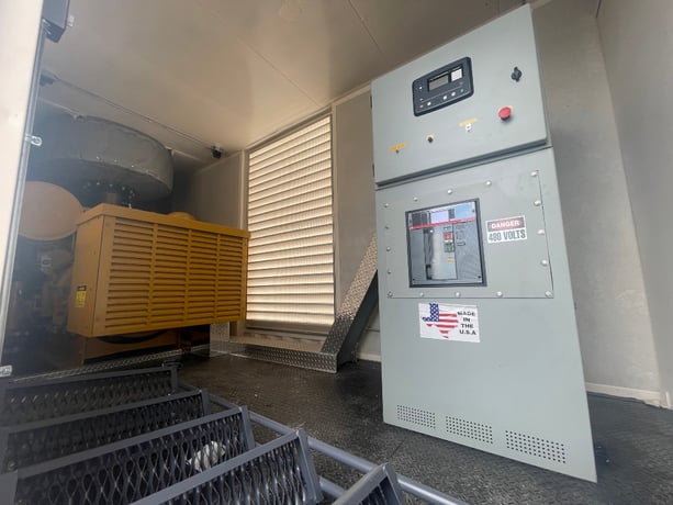 1100 KW Caterpillar #3512TA, Mounted in 2021 Fully Customized 40' ISO Sound Attenuated Container on Tandem - Image 2