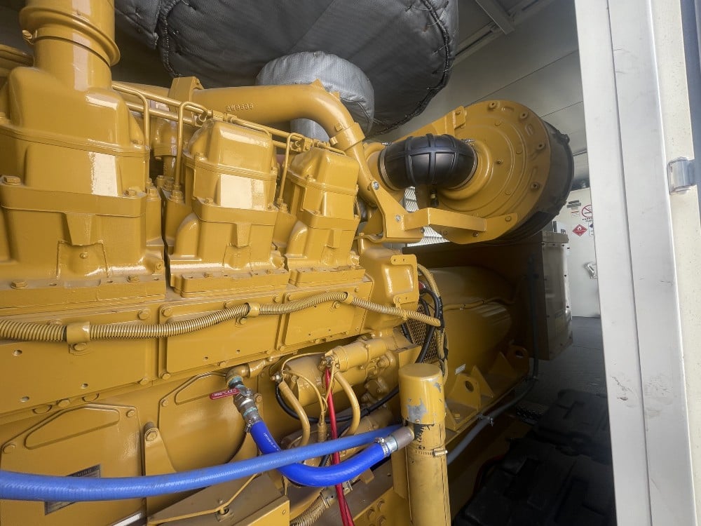1100 KW Caterpillar #3512TA, Mounted in 2021 FUlly Customized 40' ISO Sound Attenuated Container, 480 Volts - Image 3