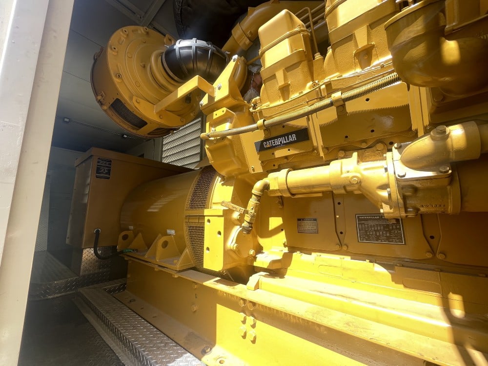 1100 KW Caterpillar #3512TA, Mounted in 2021 FUlly Customized 40' ISO Sound Attenuated Container, 480 Volts - Image 4
